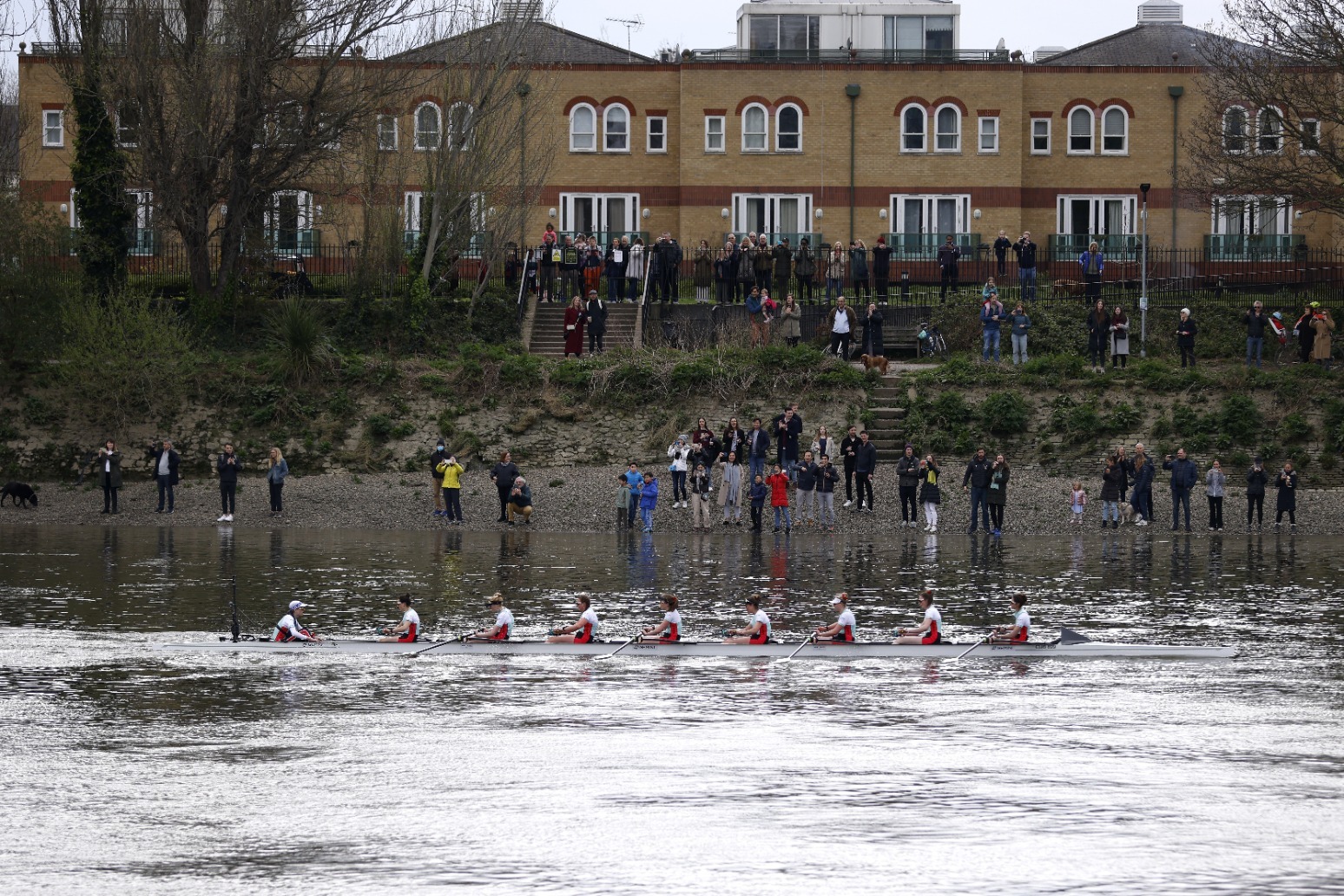 Cambridge have won the Womens Boat Race for the fifth time in a row