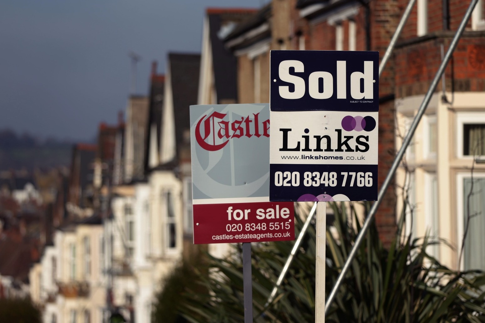 Annual house price growth not far off average UK earnings
