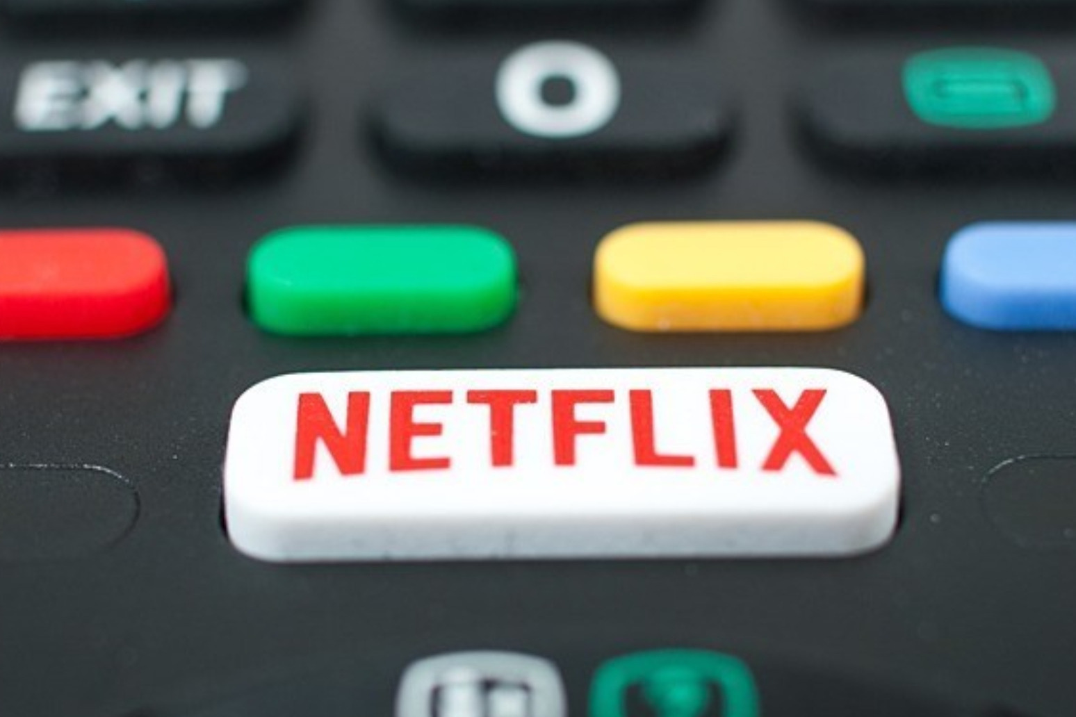 Netflix shares drop 25 after it loses 200000 subscribers