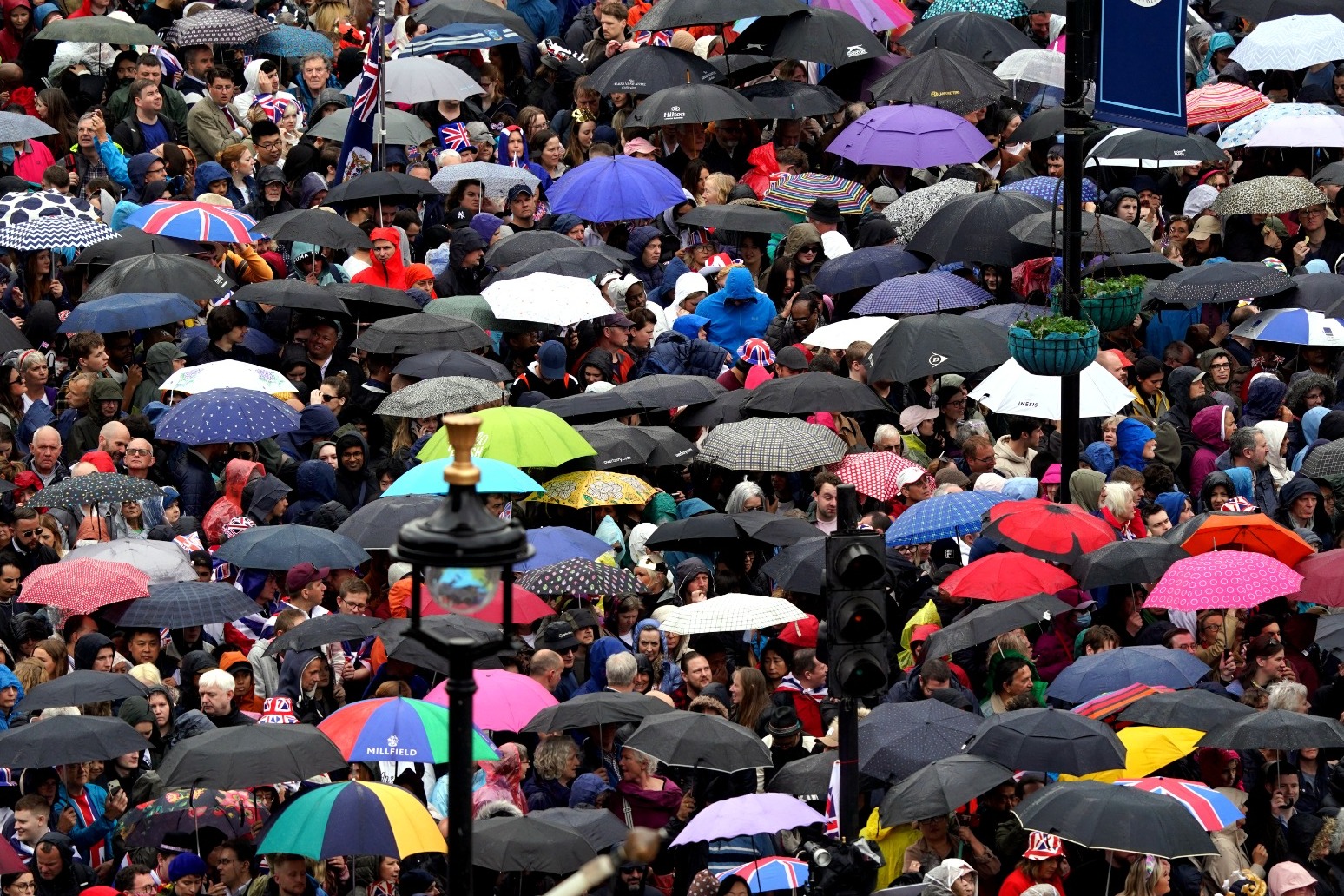 Crowds brave the rain to watch the coronation 