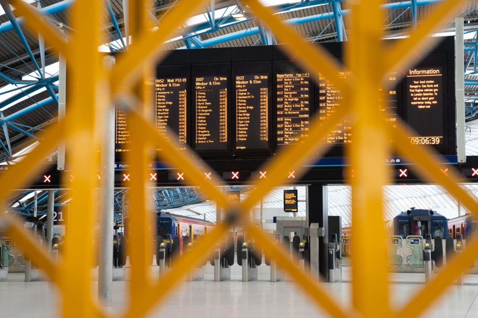 Train drivers vote to continue strike action in pay dispute 