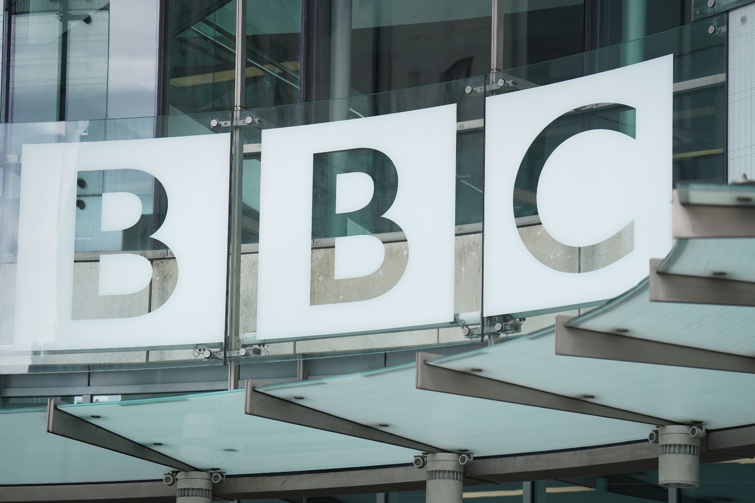 BBC presenter accused of paying teenager for explicit pictures 
