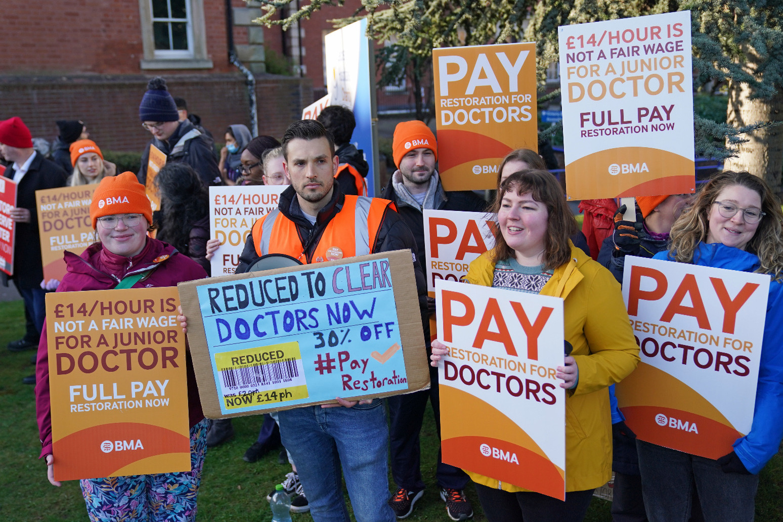 Junior doctors in England announce four further days of strikes 