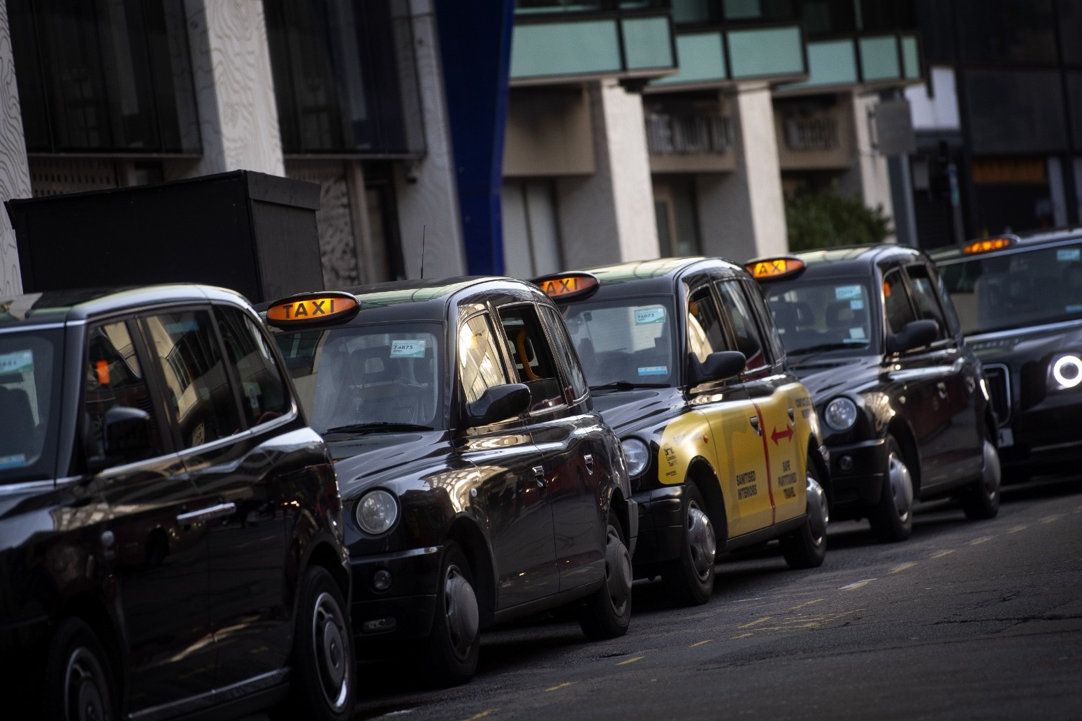 Call to extend grants for electric taxis 