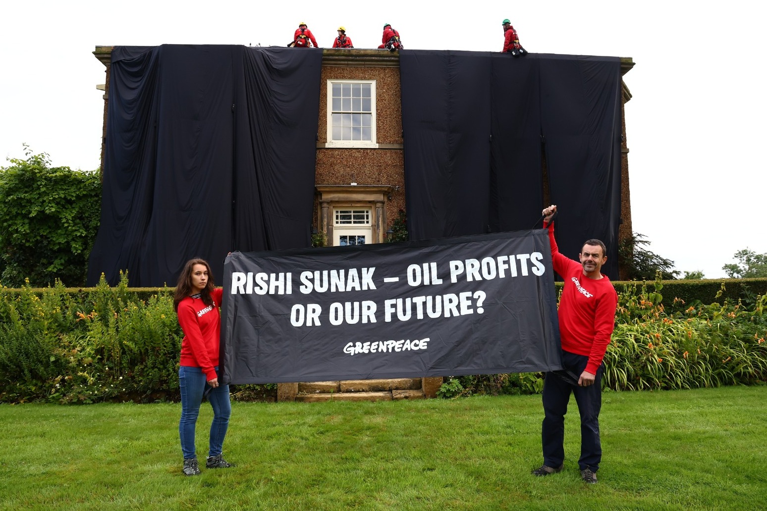 Greenpeace scales Sunak’s manor house in protest against oil drilling ‘frenzy’ 
