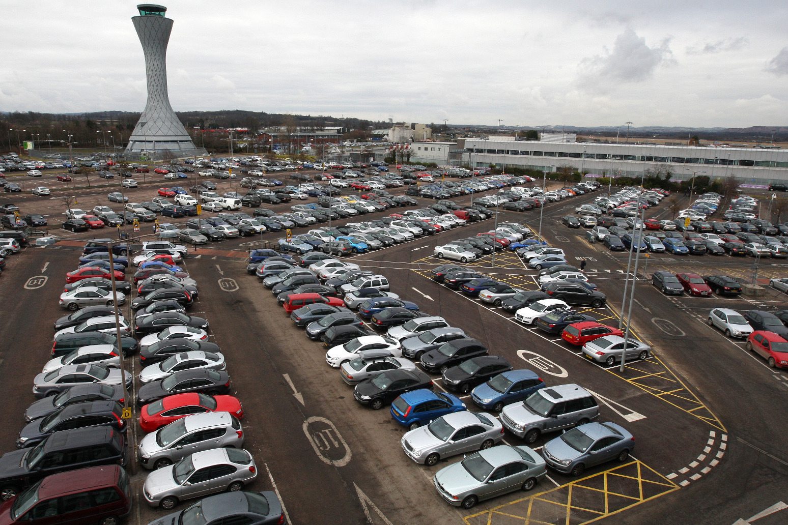 Holidaymakers parking at airports warned over ‘serious financial sting’ 