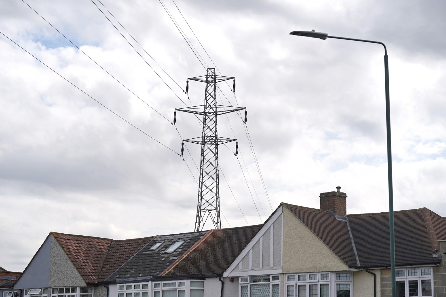Homes close to new pylons to be offered £1,000 off bills a year under Hunt plans 