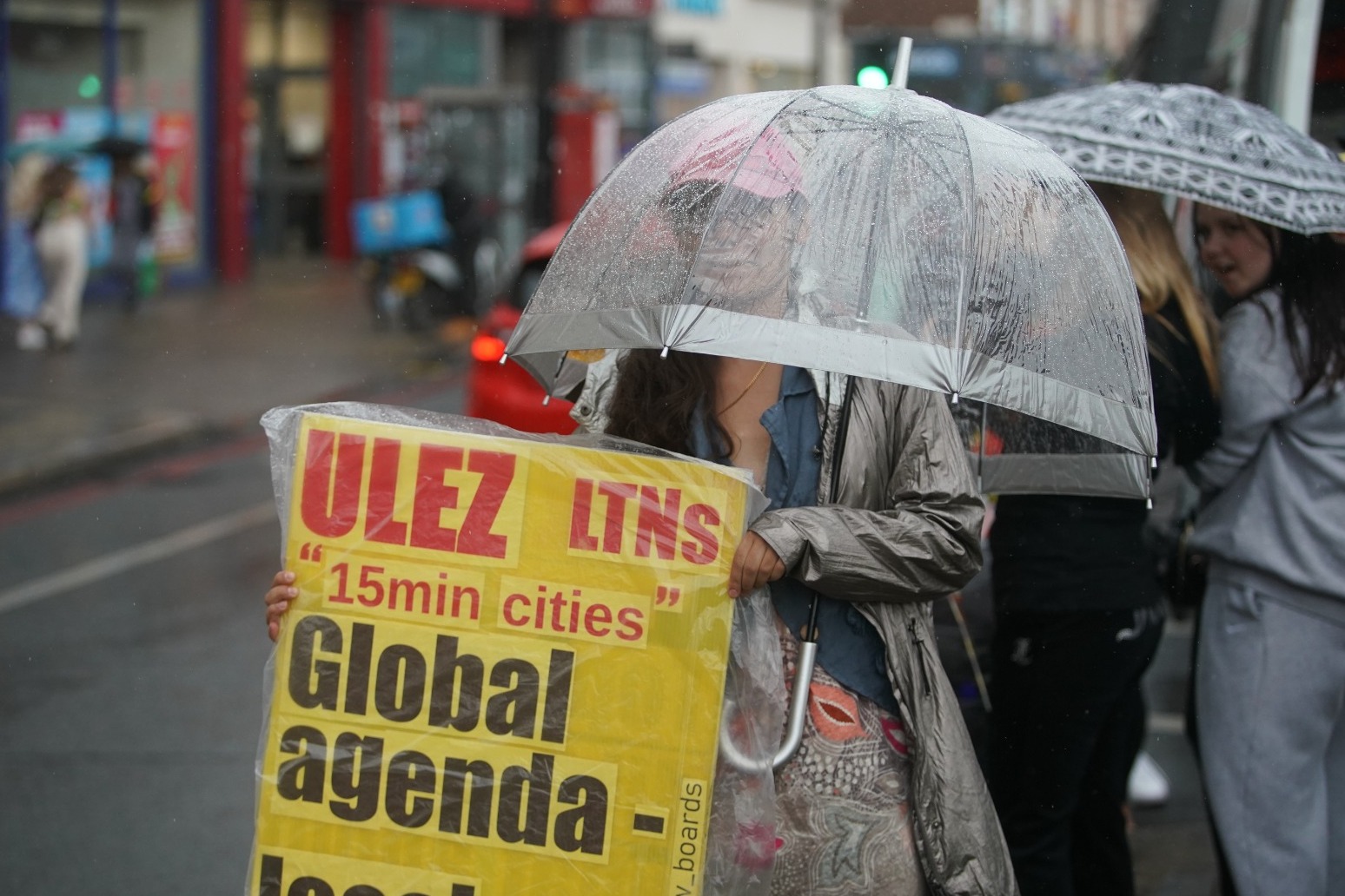 Protesters call for rethink on expansion of ULEZ scheme 