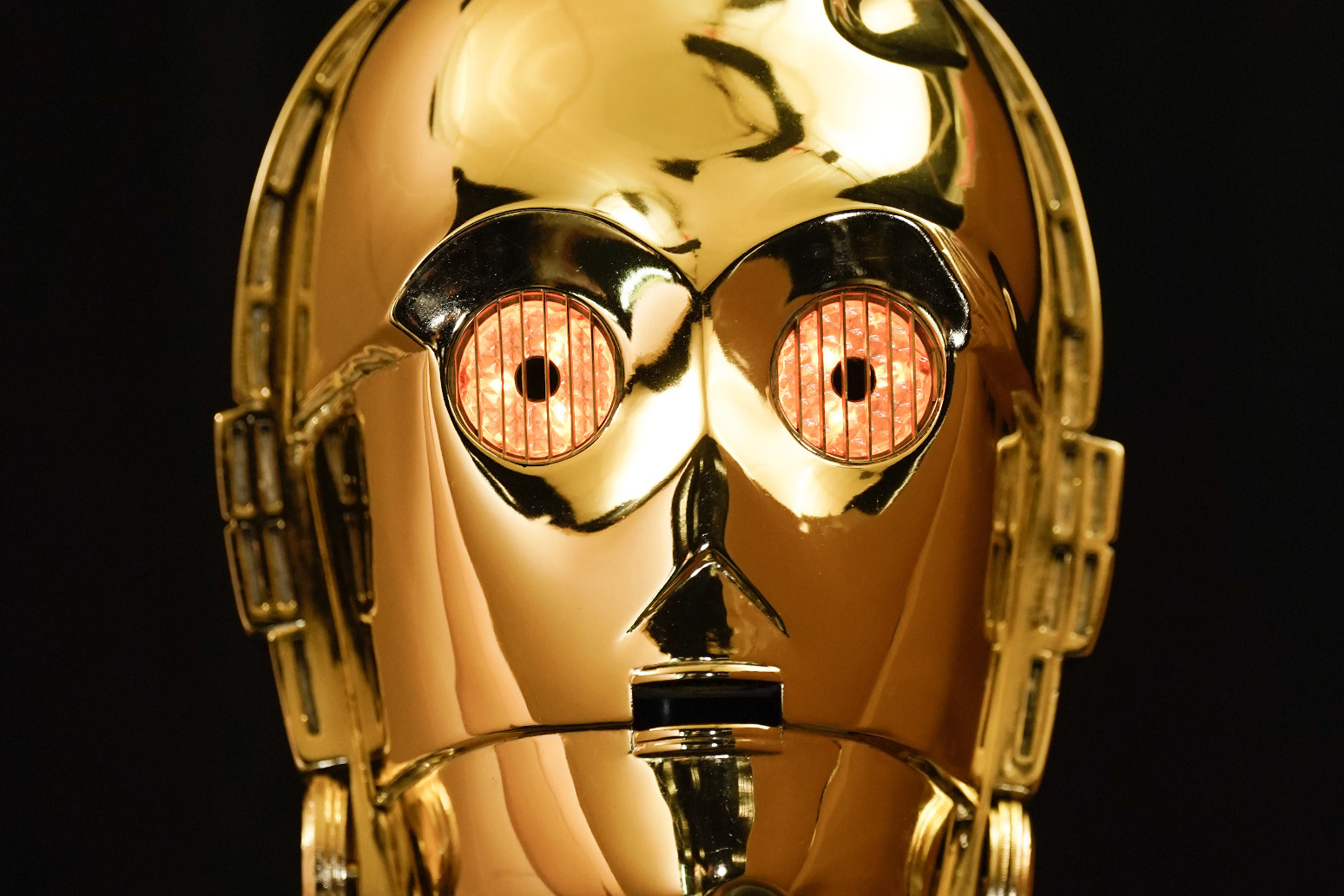C-3PO head worn by Anthony Daniels in first Star Wars film to sell for up to £1m 