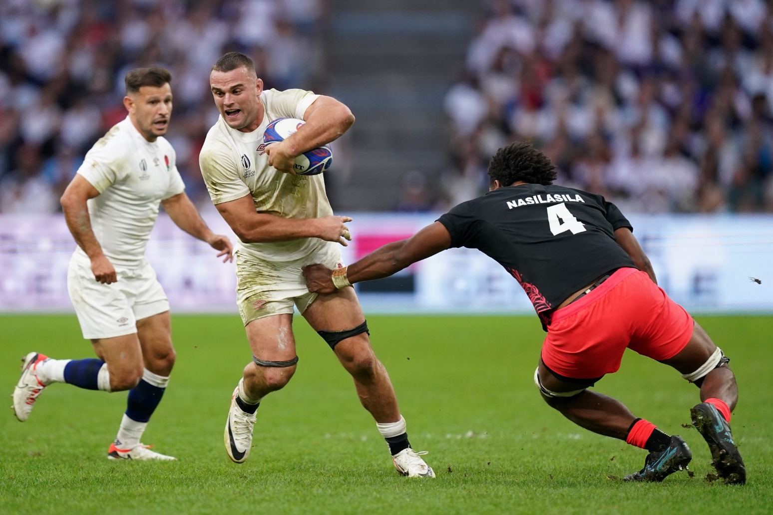 England hold off Fiji to reach Rugby World Cup semis 