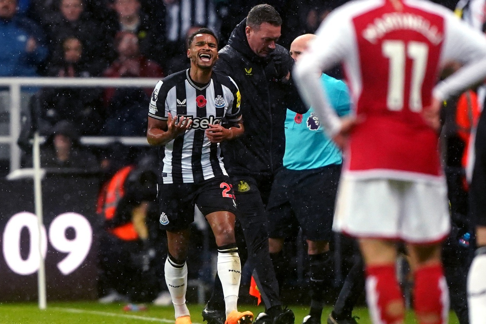 Newcastle lose Dan Burn and Jacob Murphy in ‘worrying’ double injury blow 