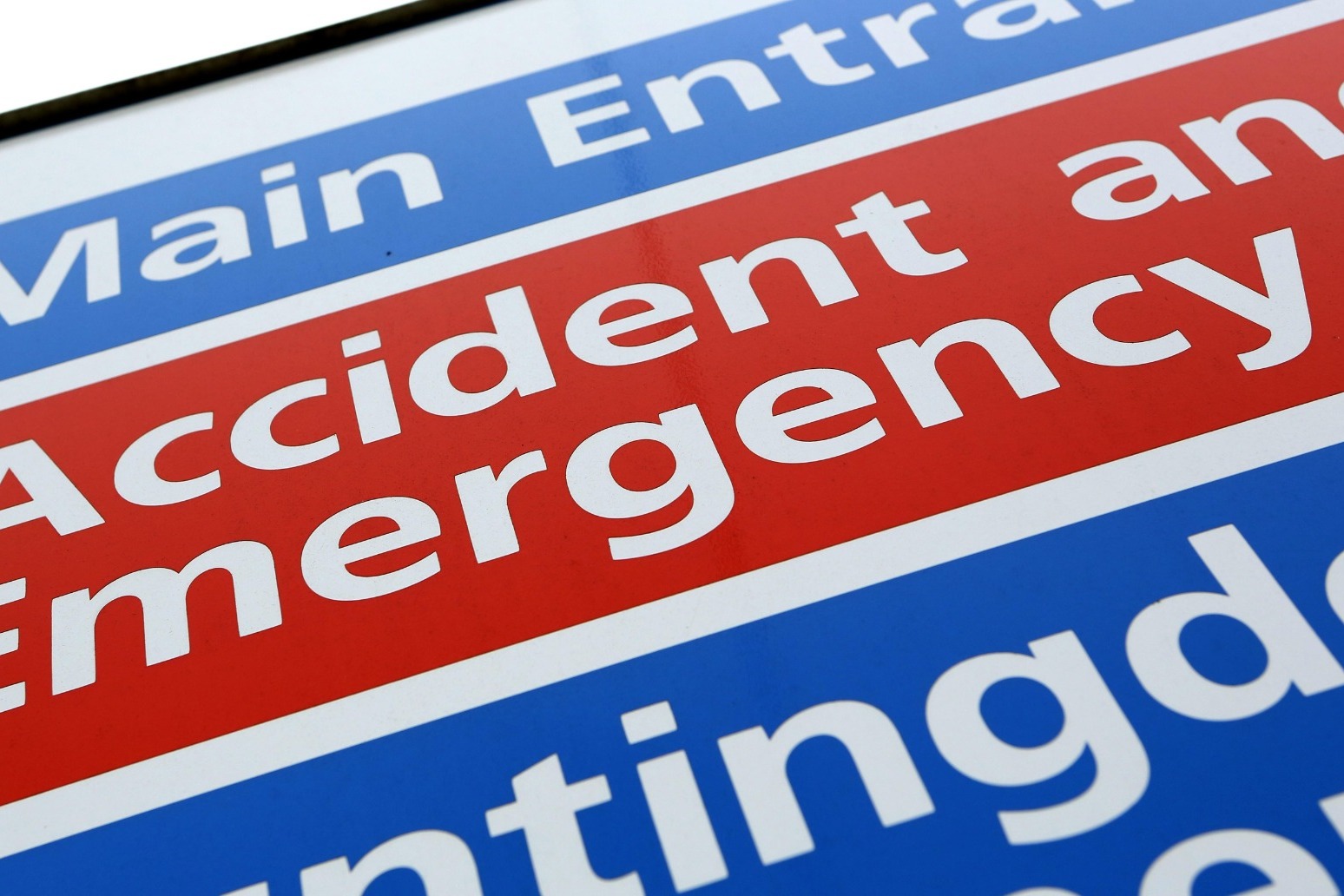 Long A&E waits may be linked to 1,400 excess deaths, Labour warns 
