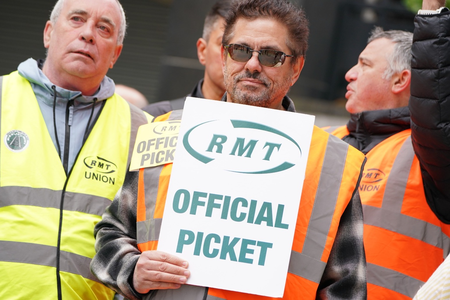 Rail strike suspended ahead of talks 