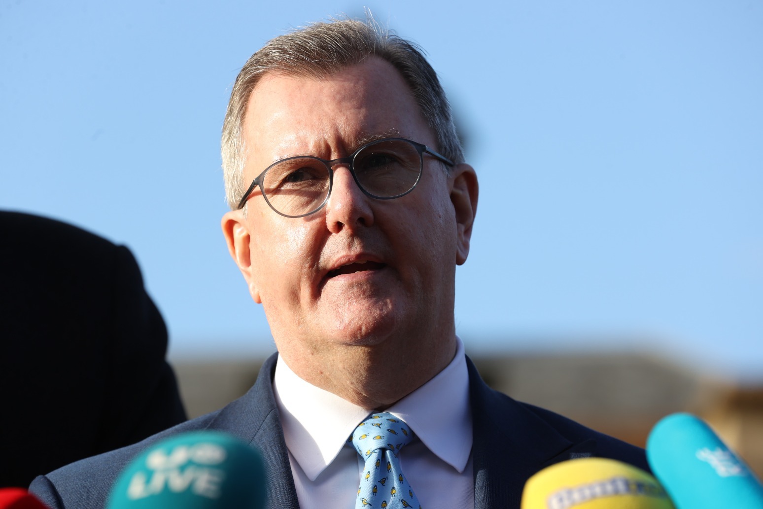 Northern Ireland powersharing set to return after DUP executive backs deal 