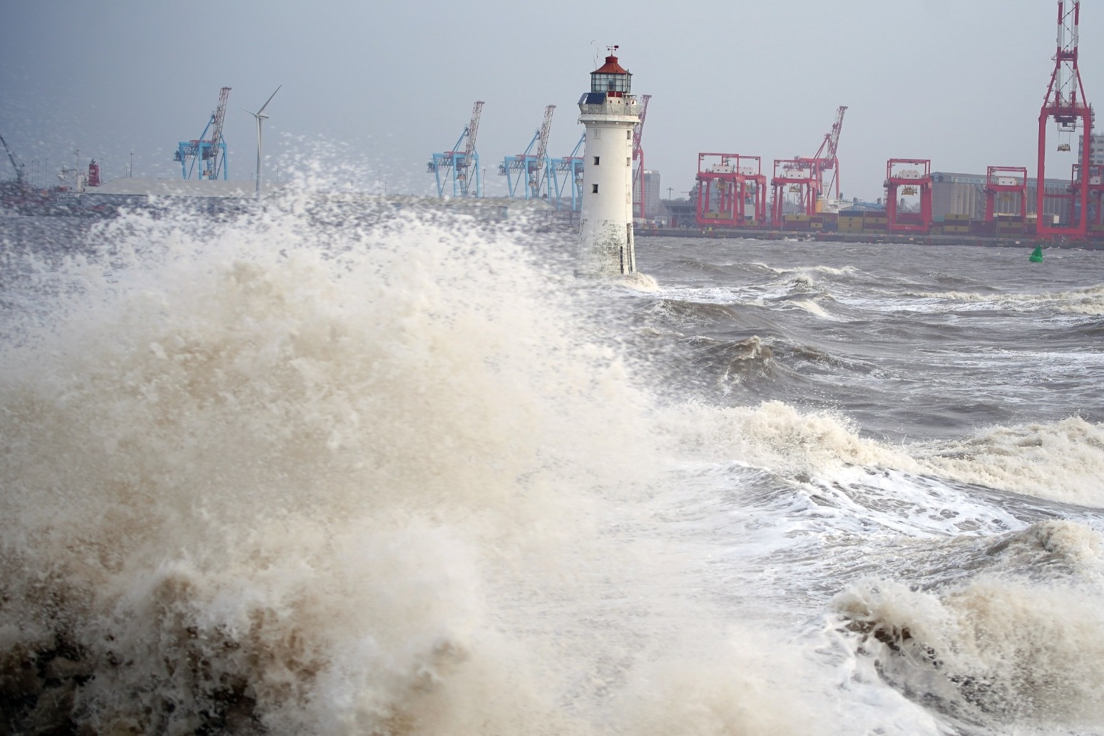 Storm Kathleen set to hit UK with warm wind 