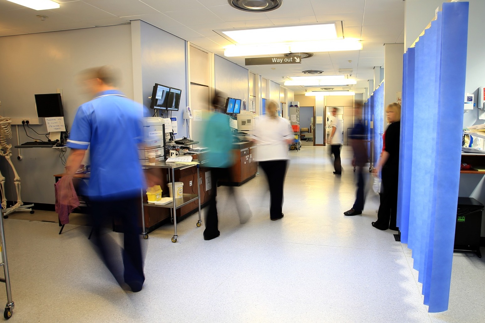NHS staff need proper pay rise, union warns 