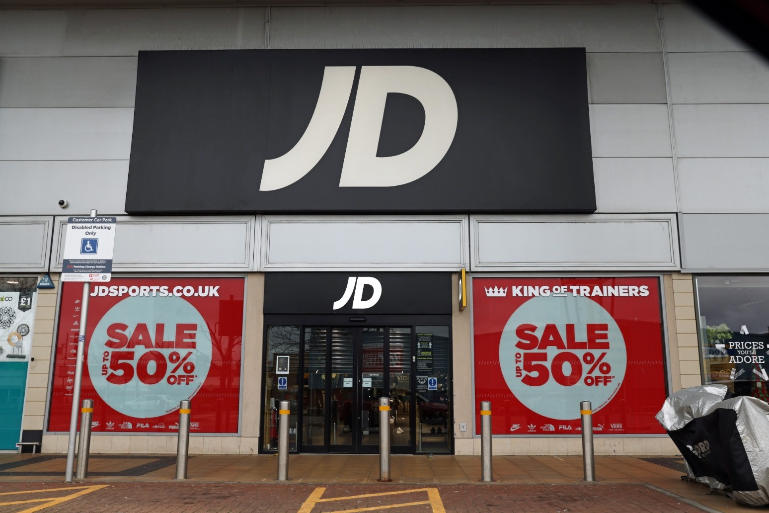 JD Sports buys US rival in £878m deal 