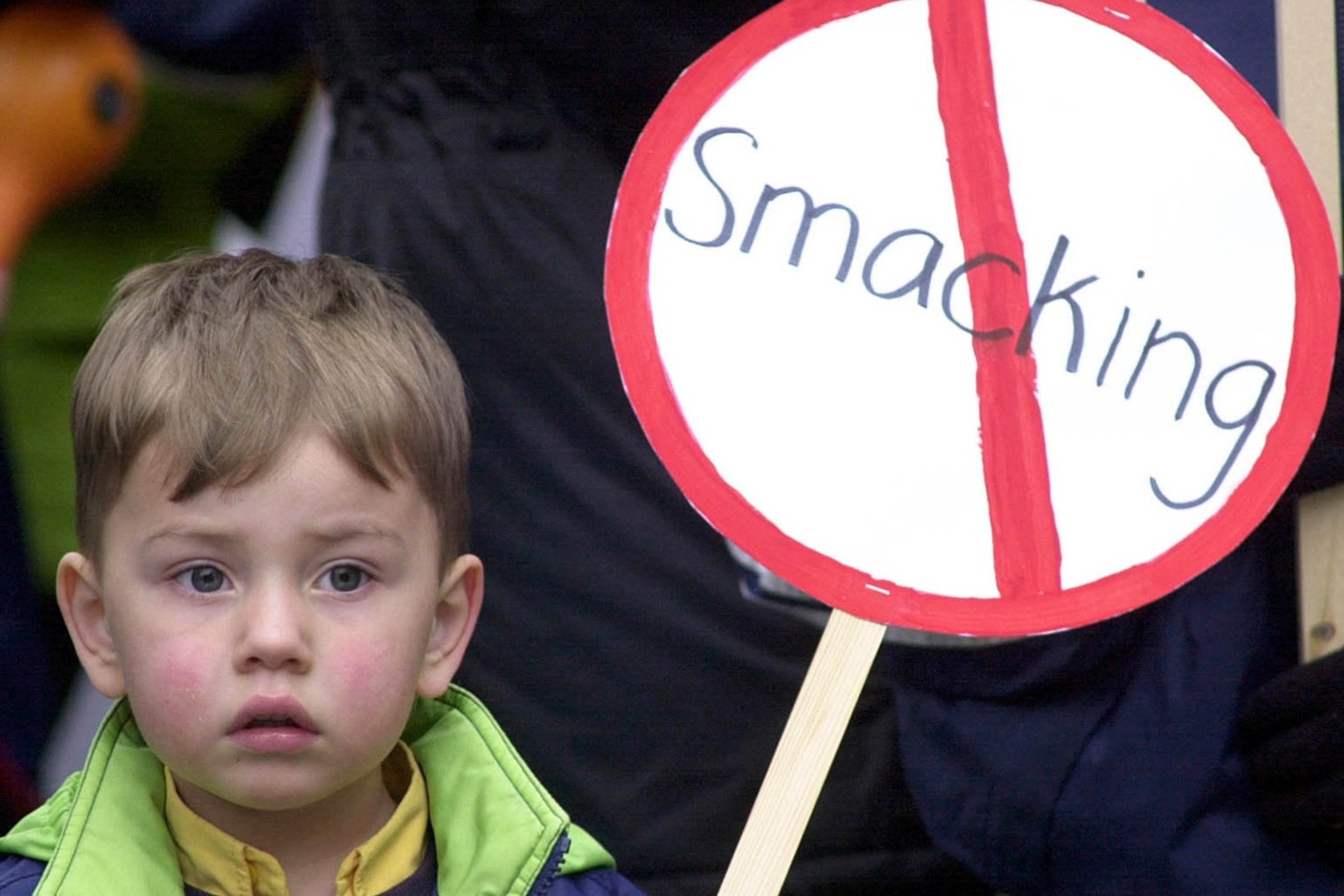 Paediatricians urge law change to ban smacking 