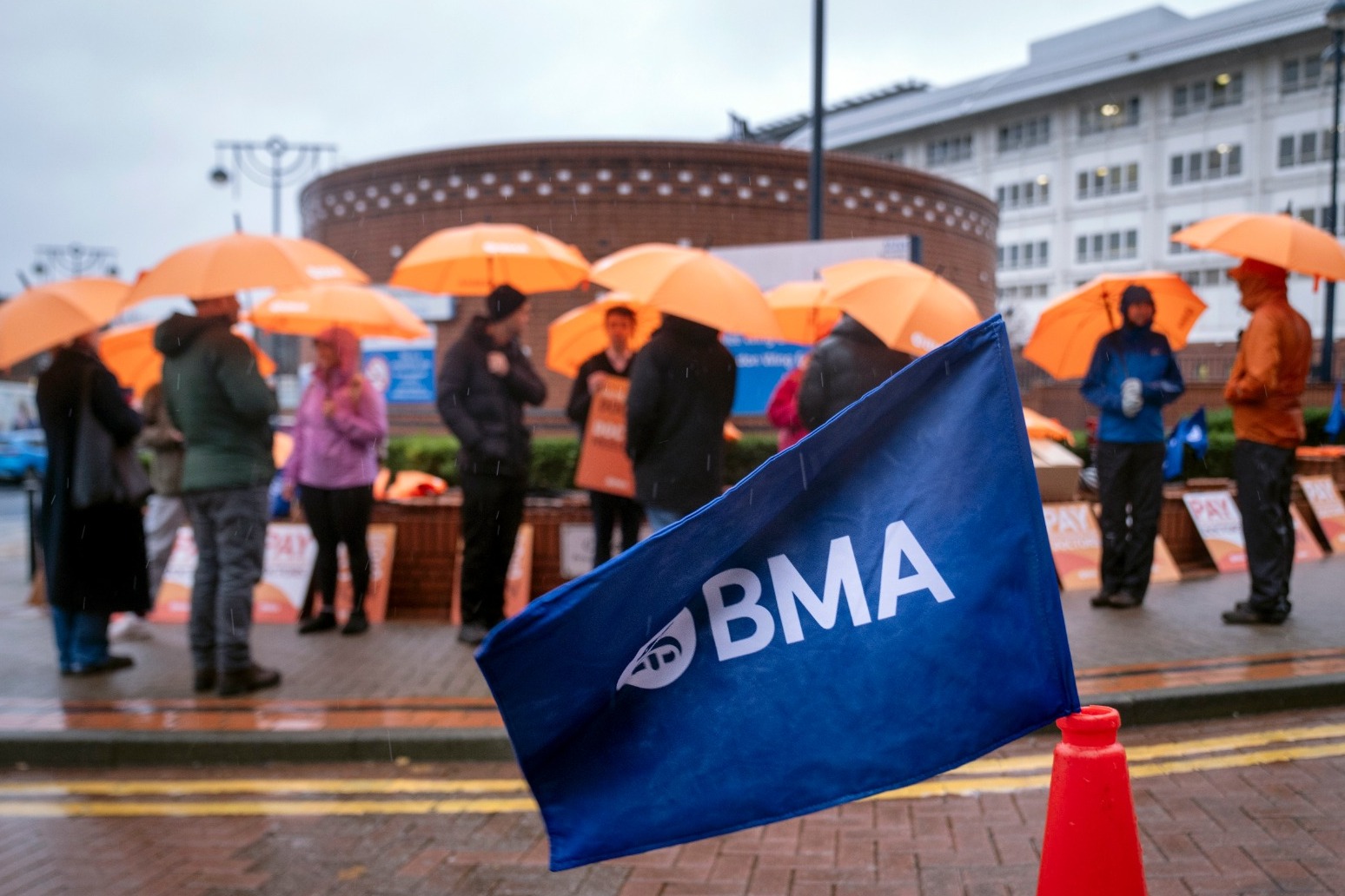 Doctors’ strike over Christmas would have ‘different degree of risk’ – Streeting