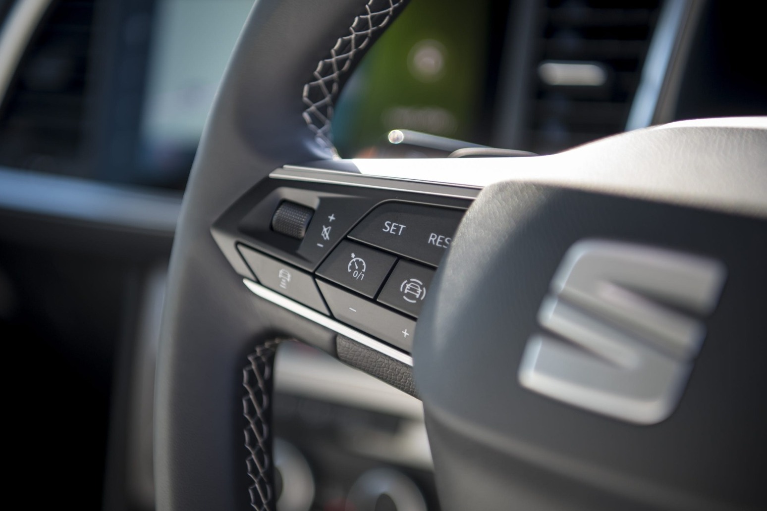 Drivers told not to use a smartwatch behind the wheel
