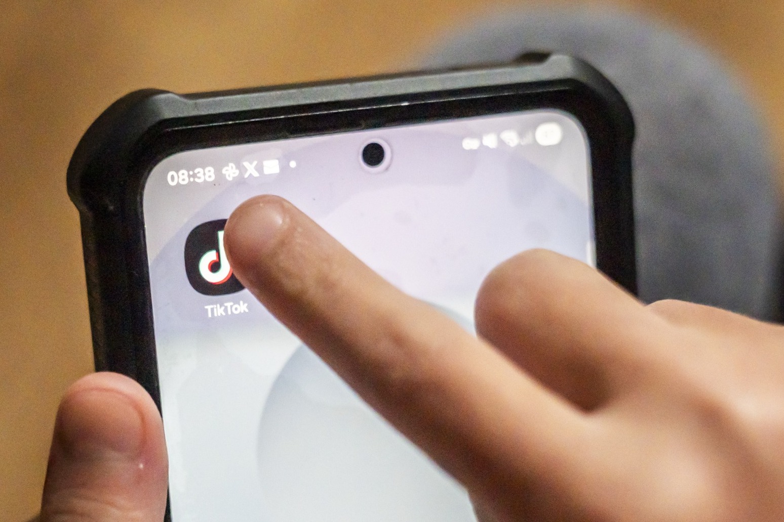 Government says under-fives should not be on screens for more than an hour a day