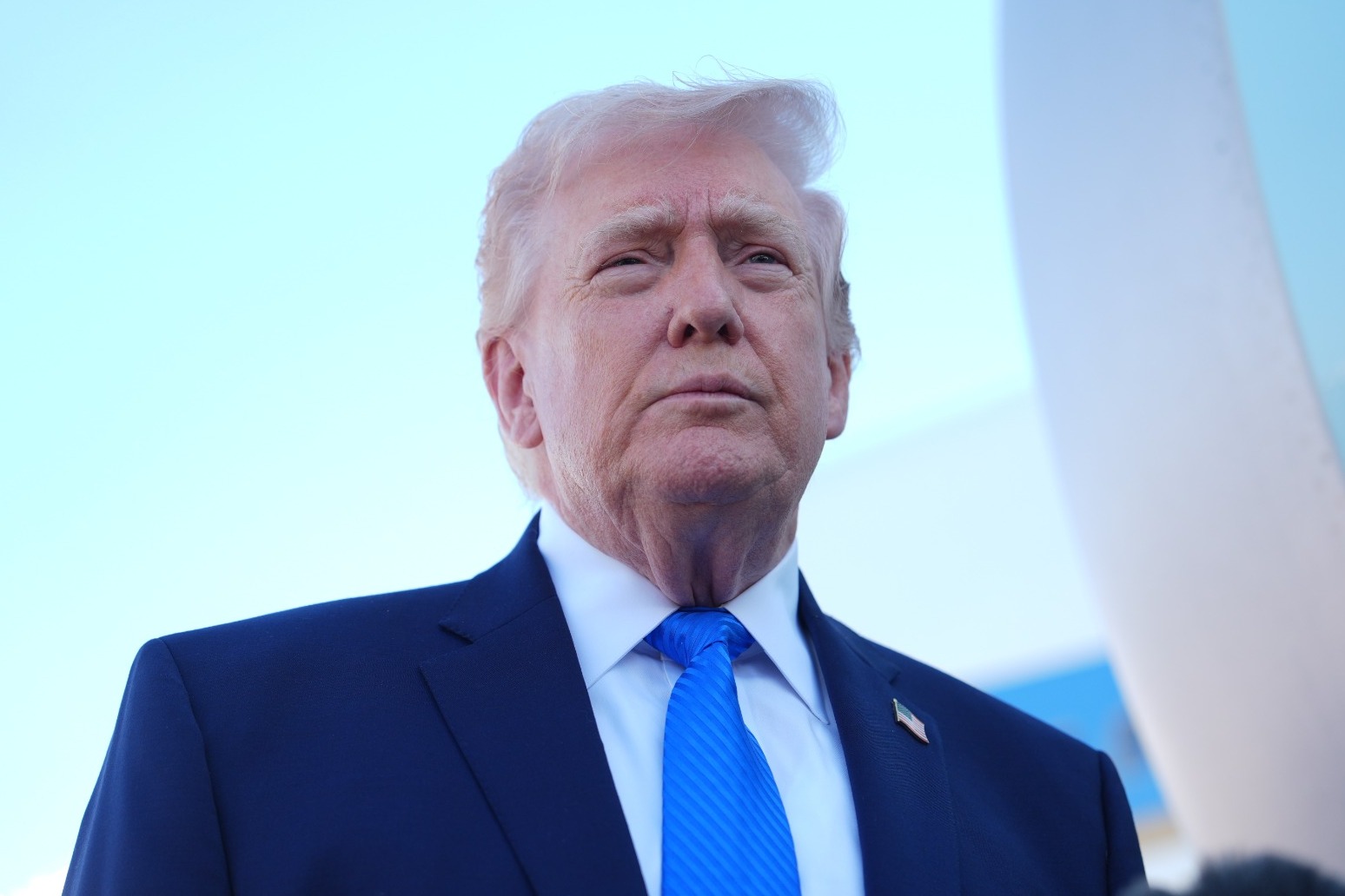 Trump raises hopes for war to wind down but no sign of reduced fighting