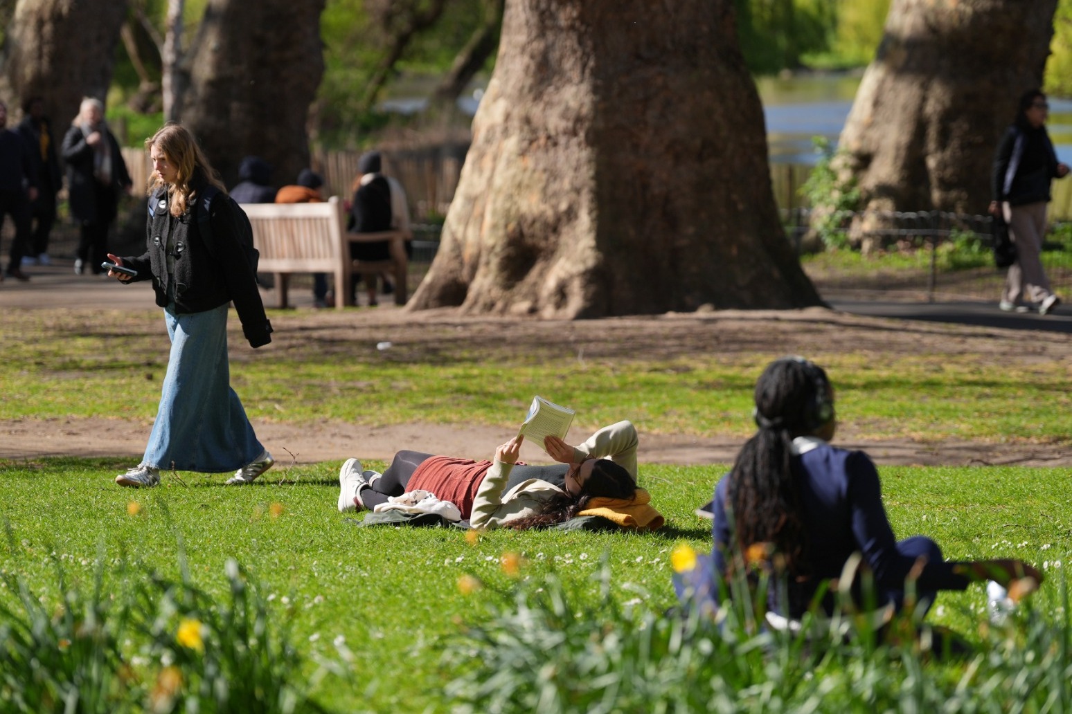 UK set for record hot May day with parts of country hotter than Barbados