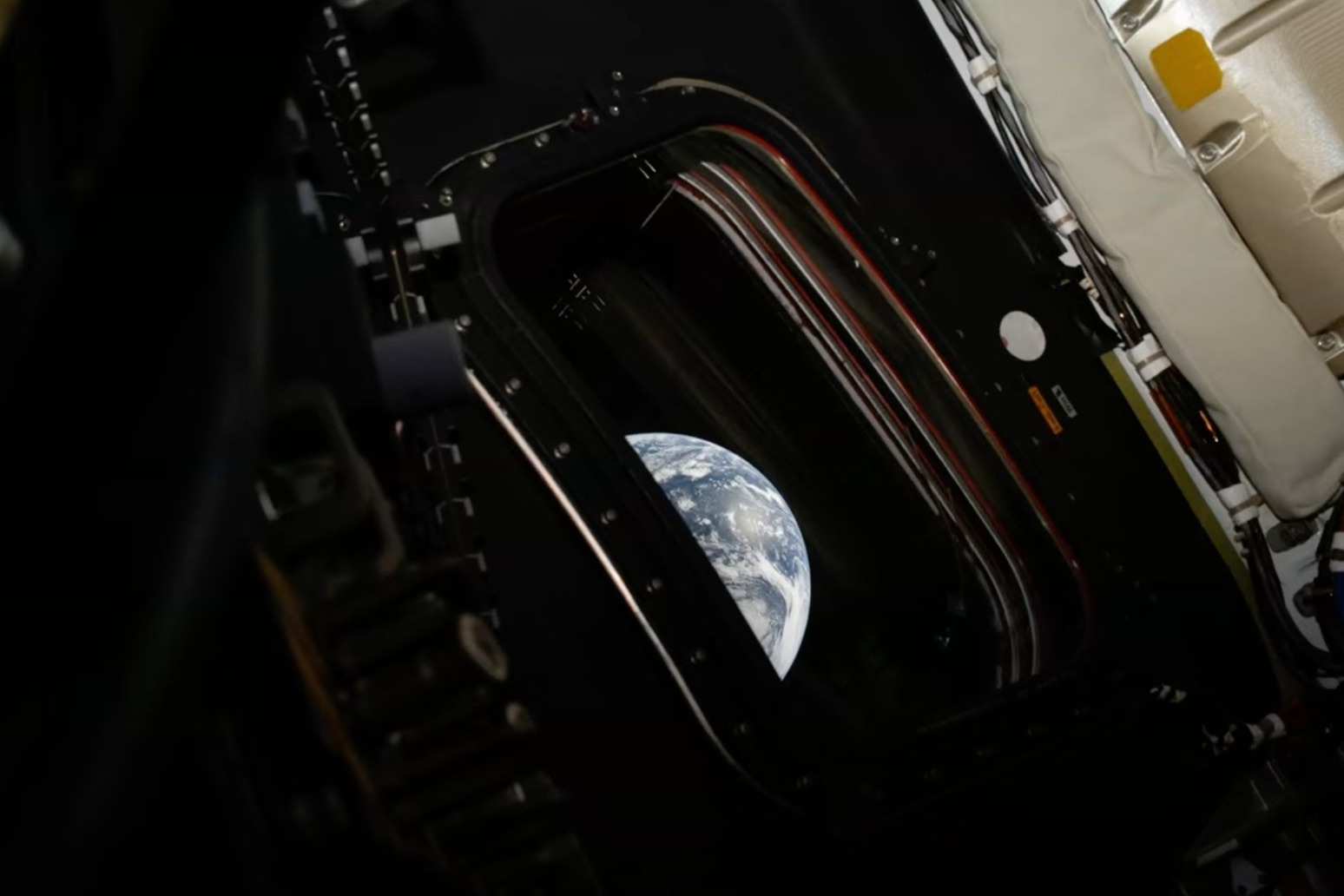 Nasa spacecraft enroute to Moon for flyby more than 100,000 miles from Earth 