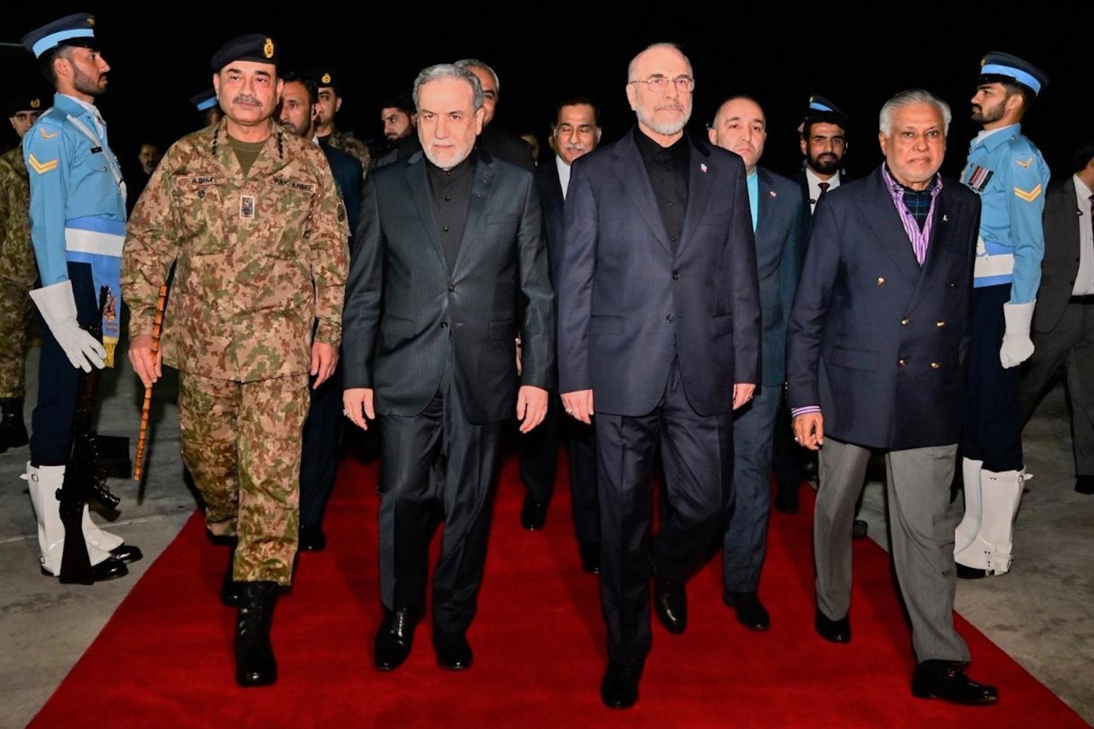 US-Iran talks with Vance and Iranian officials in Pakistan as ceasefire strains