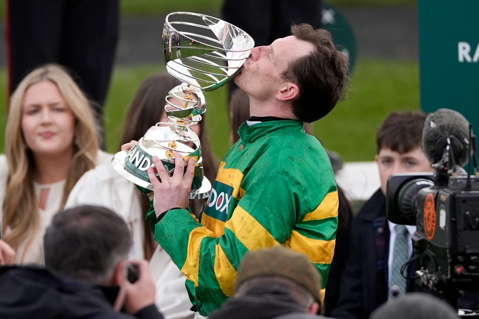 I Am Maximus storms to famous second win in the Grand National