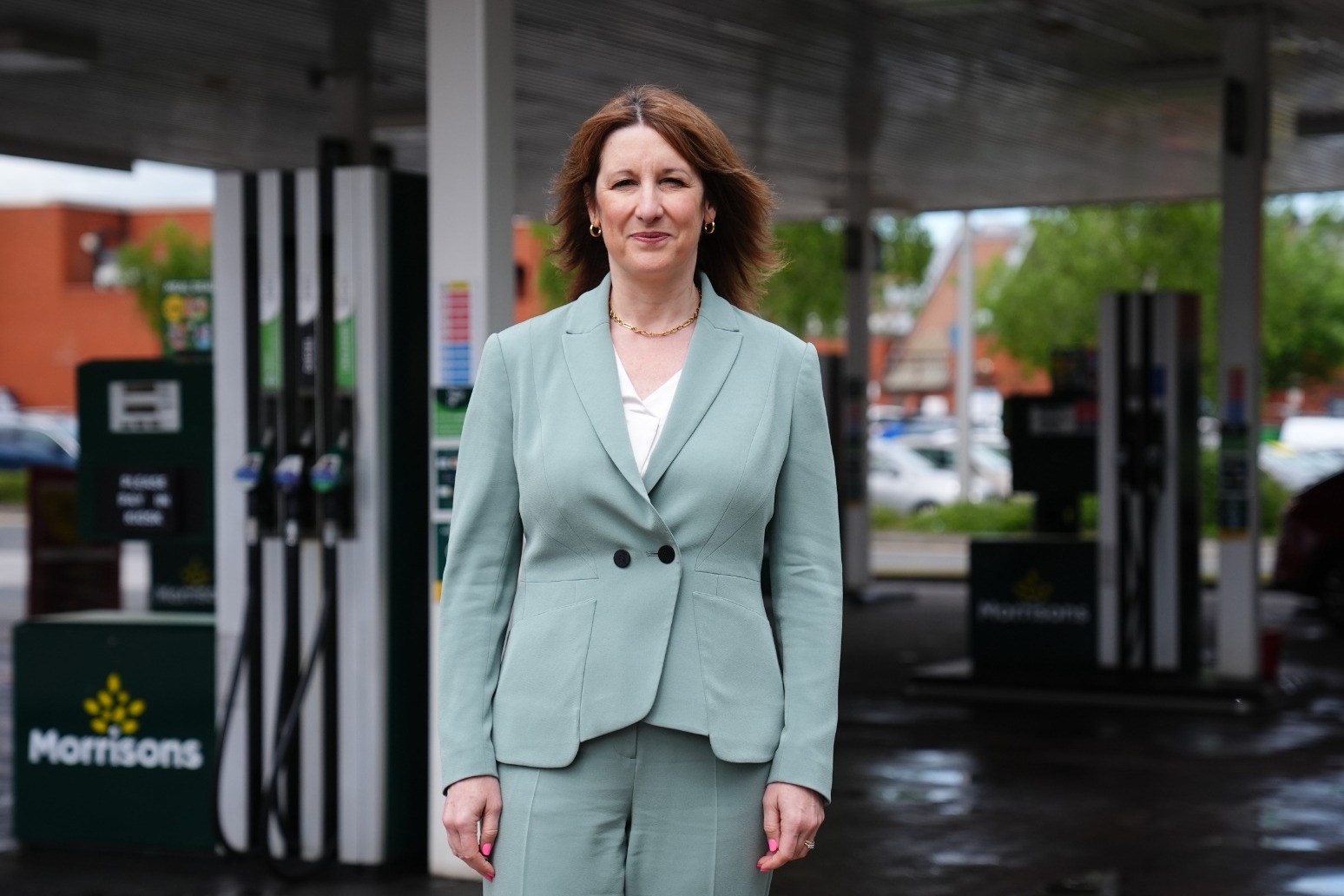 Cheaper food and free bus rides for children in Reeves’ cost-of-living plan