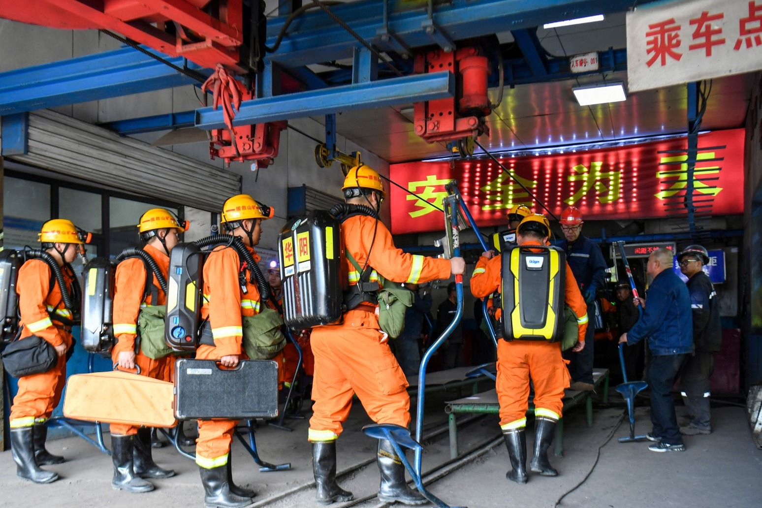 Dozens killed in Chinese coal mine explosion