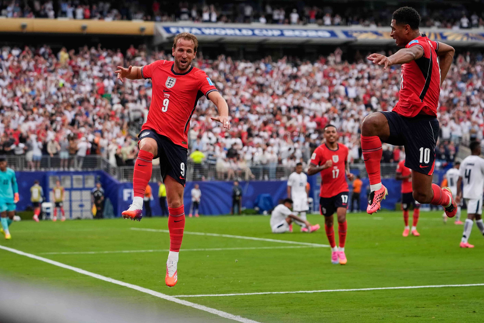 England progress to last-32 in the World Cup