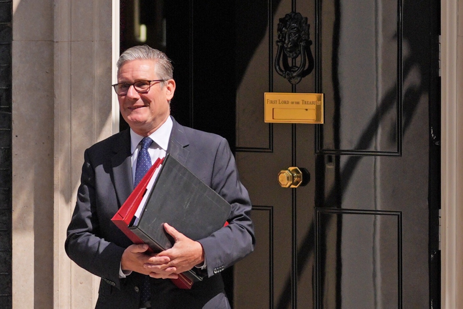 Starmer faces final Cabinet and PMQs as Burnham edges closer to No 10