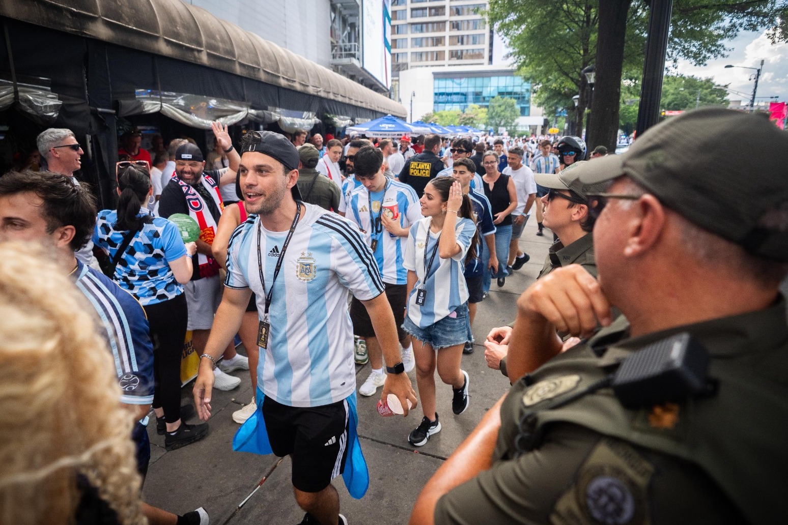No 10 backs calls for Fifa probe after Argentina players wave Falklands banner