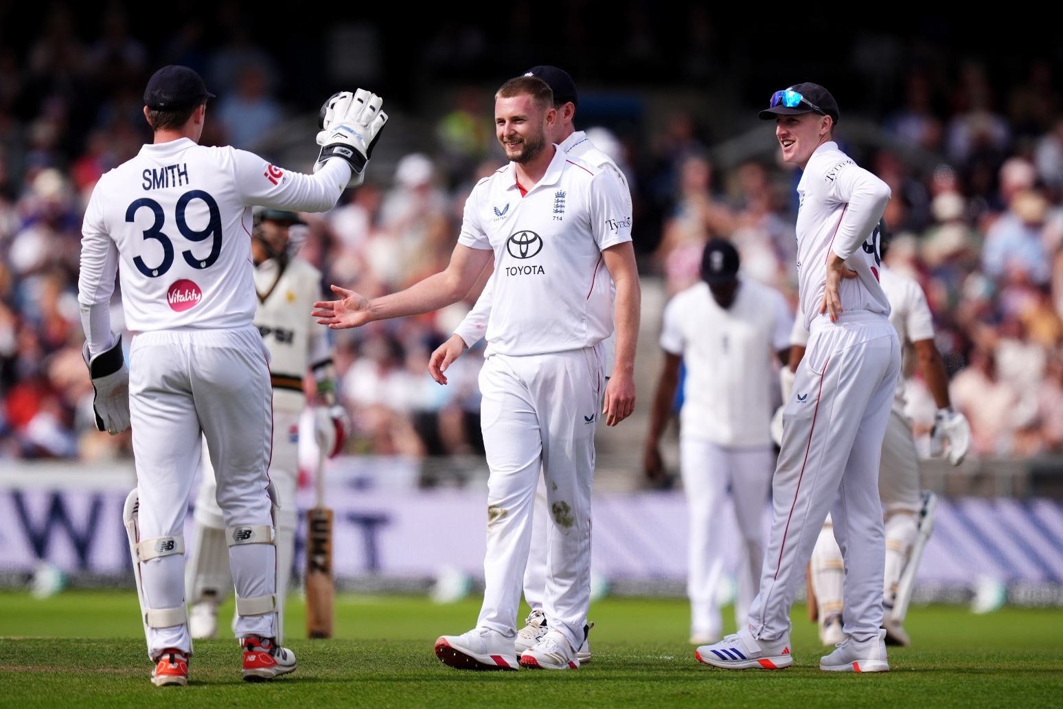 Joe Root marks England Test captaincy comeback with crushing win over Pakistan