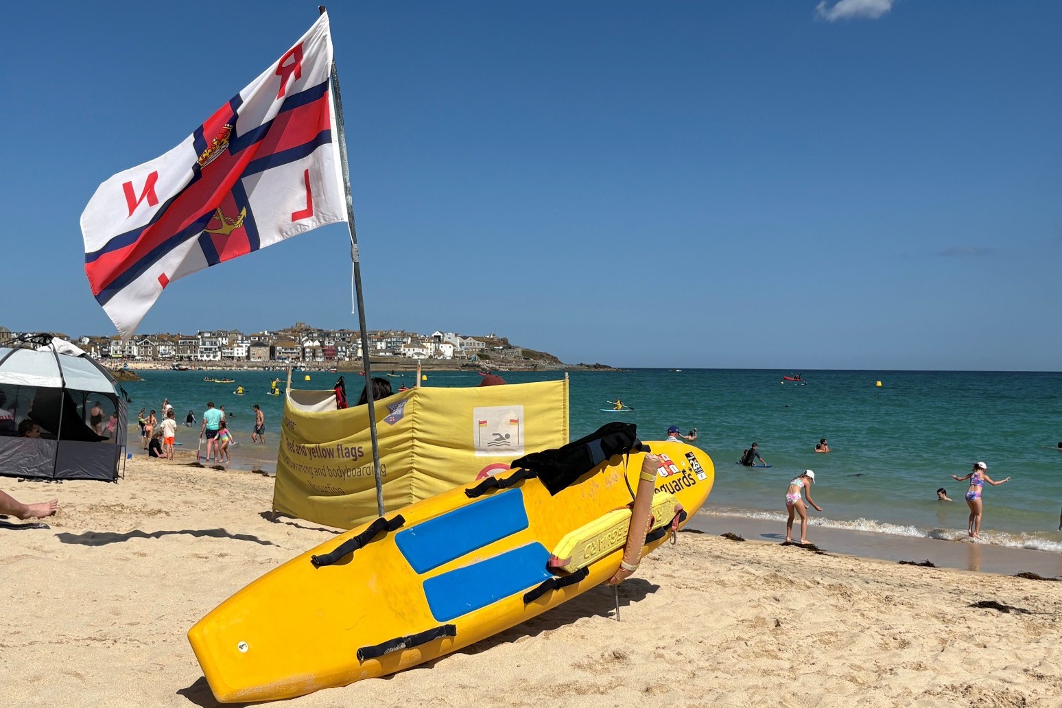 ‘Don’t wear RNLI branding’, says charity to deter anti-migrant protests