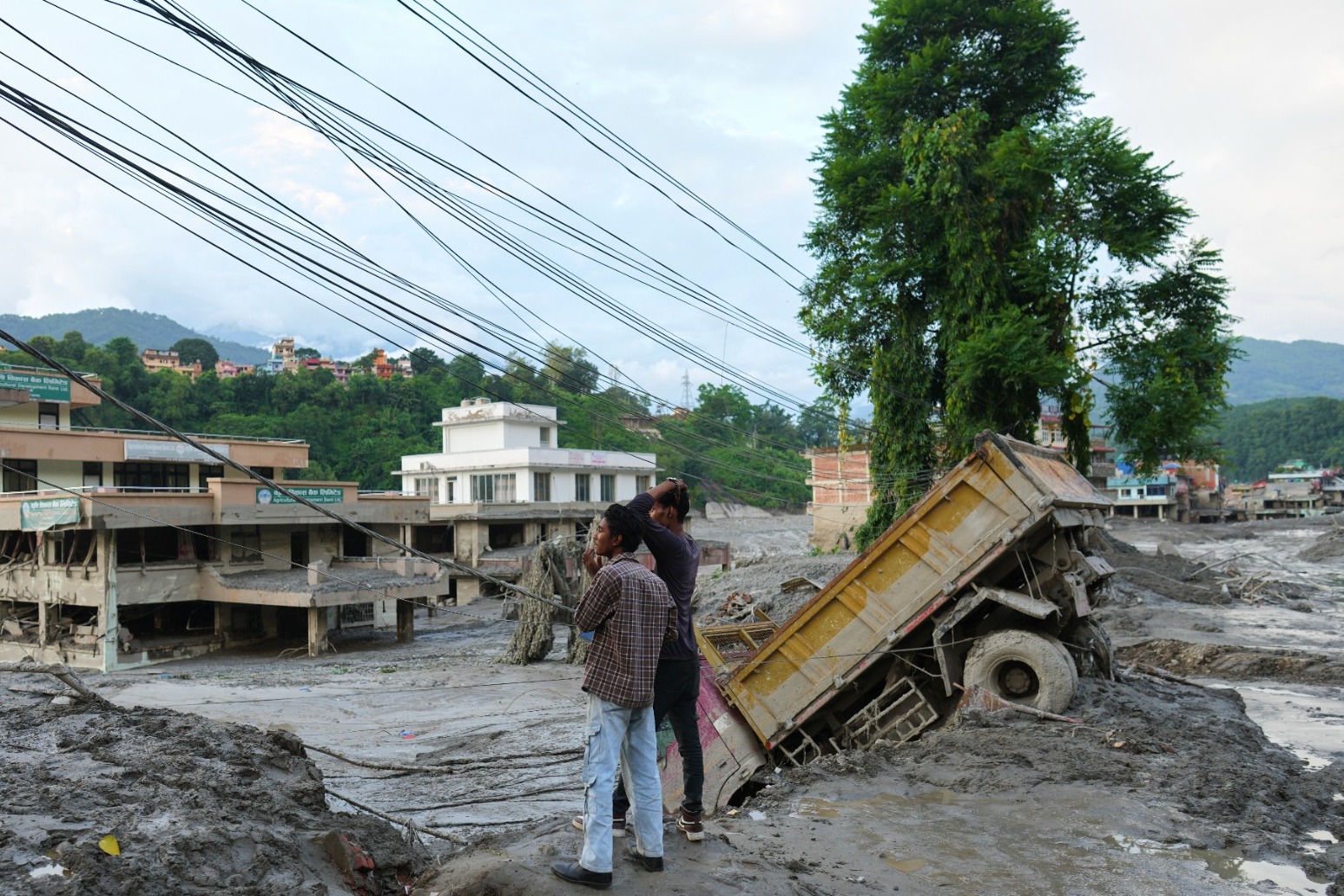 Search on for missing Britons in Nepal amid fears of new floods