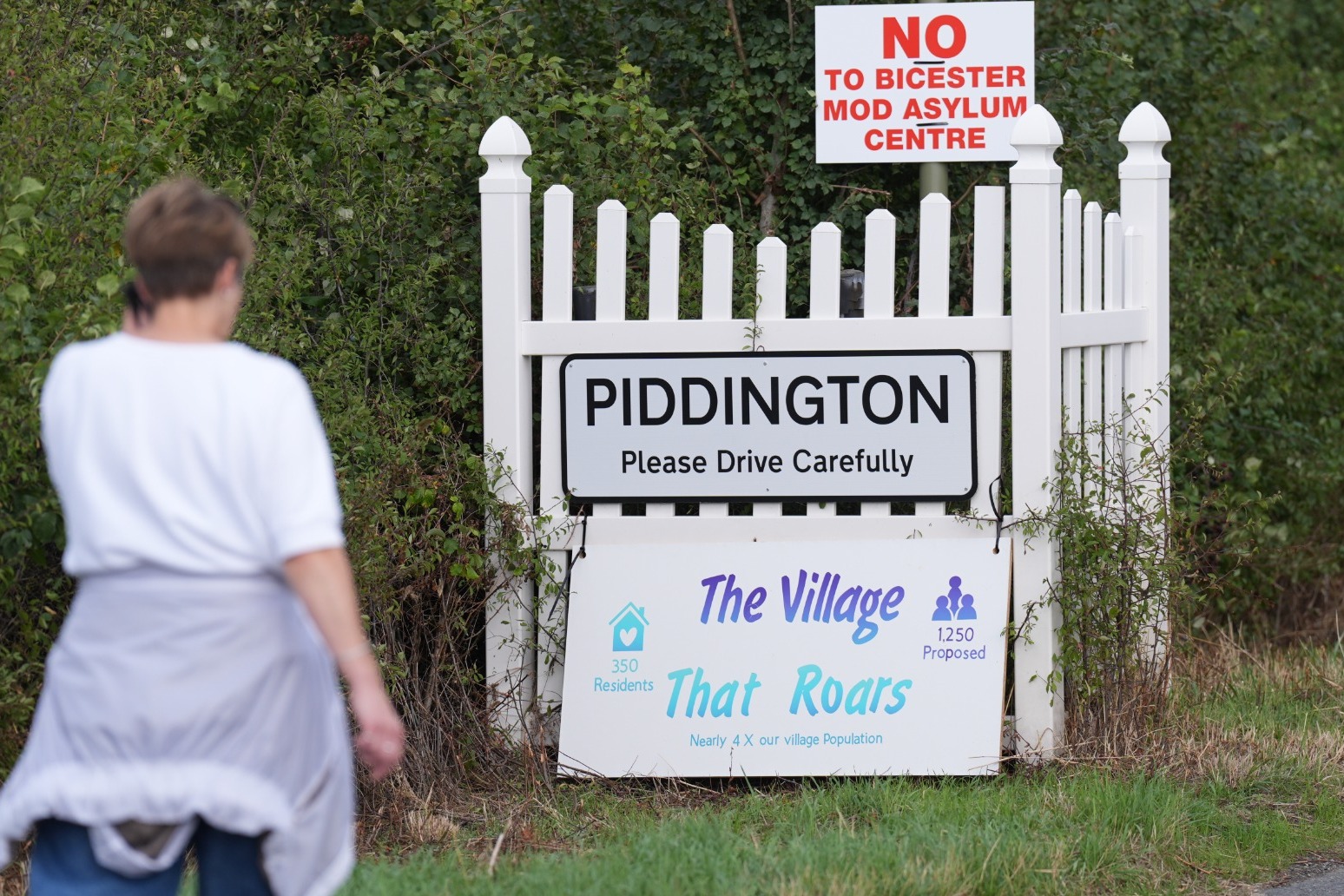 Village votes for independence in symbolic referendum driven by migrant camp