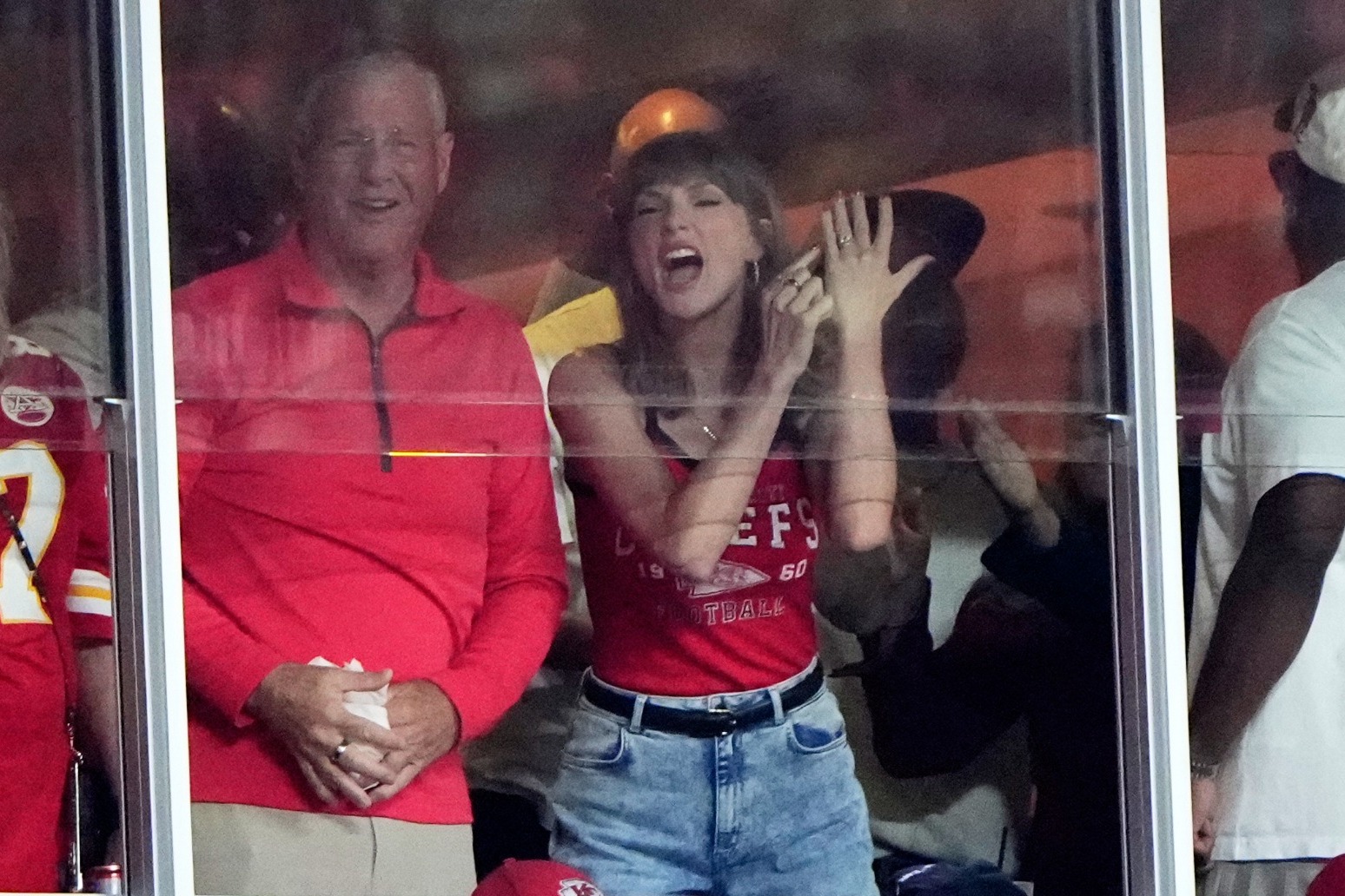 Taylor Swift to receive inaugural artist director award at VMAs