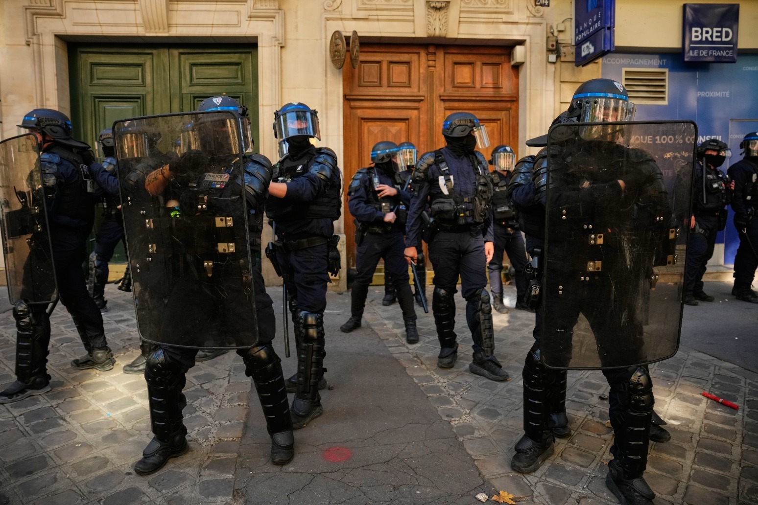 Protesting pupils blockade French high schools again testing weekslong movement