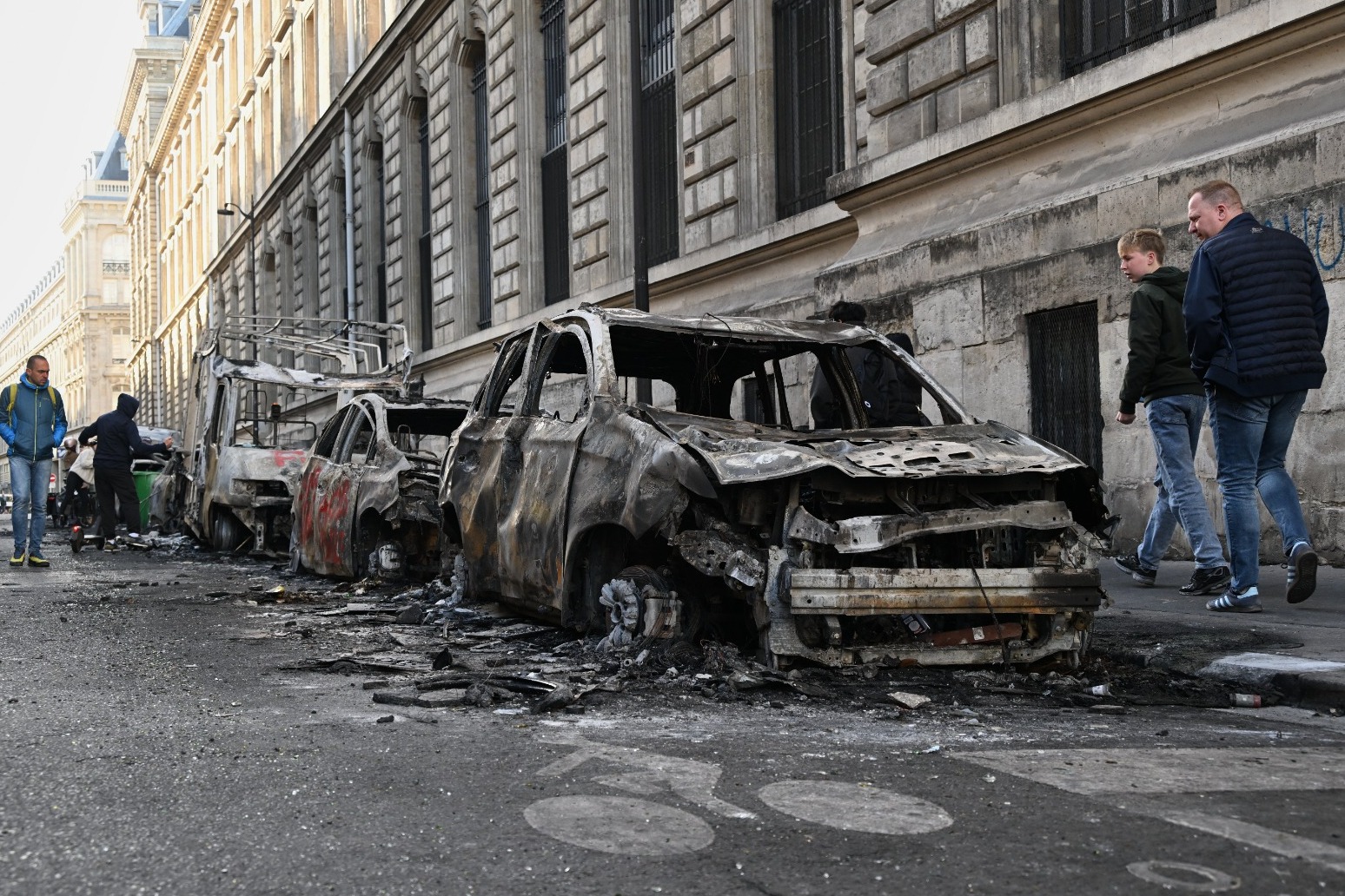 Paris police make 855 arrests after violent clashes and looting during protests