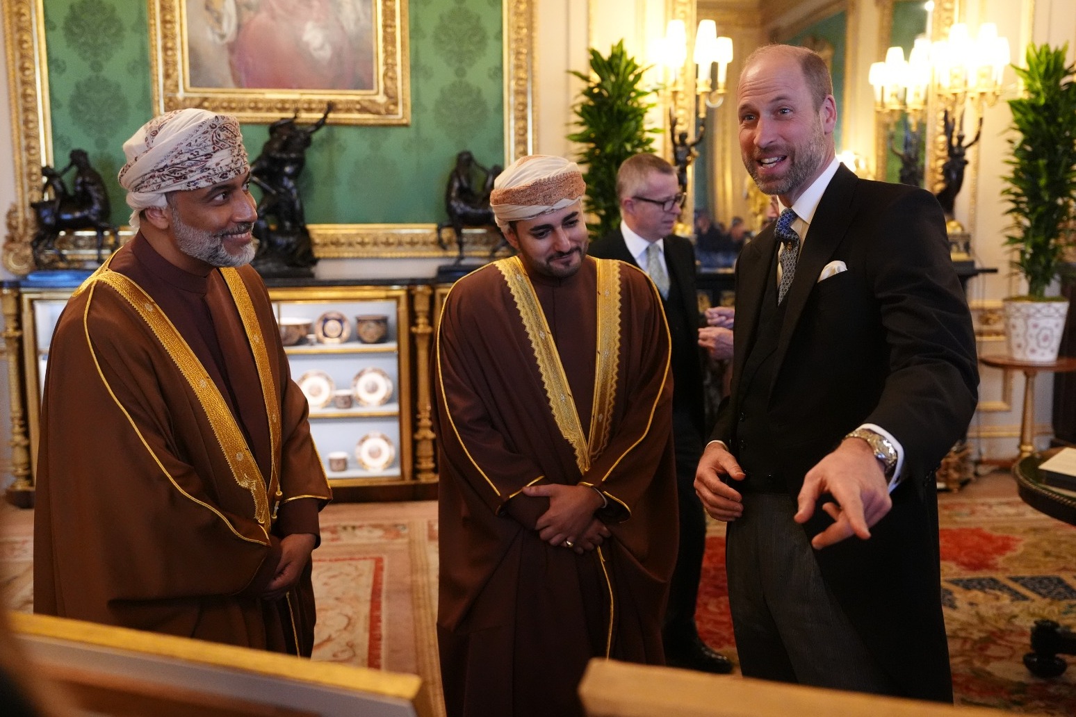 King, Queen, William and Kate welcome Sultan of Oman for state visit