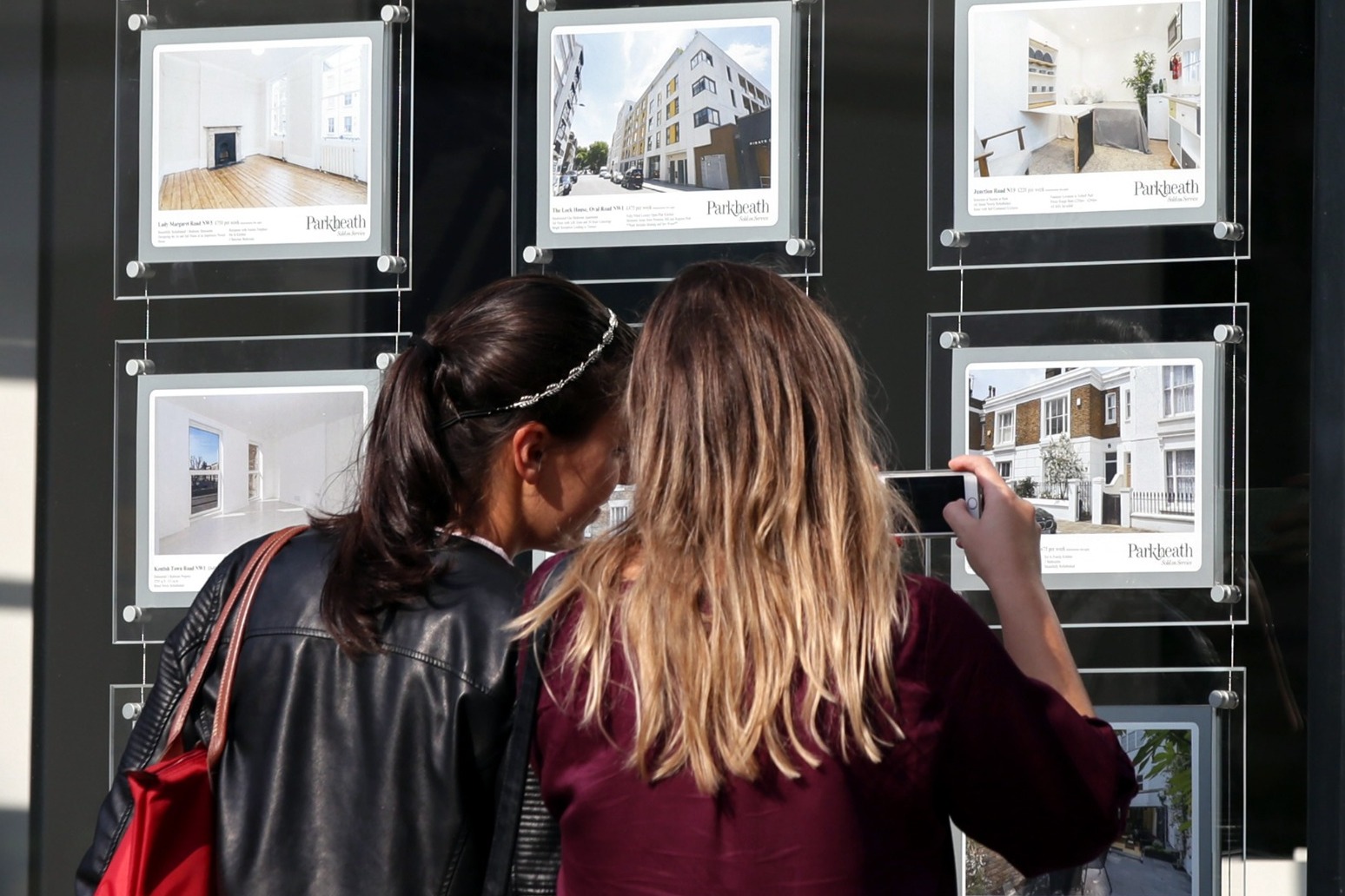 35% of homes are in postcode areas where house prices are falling, says Zoopla