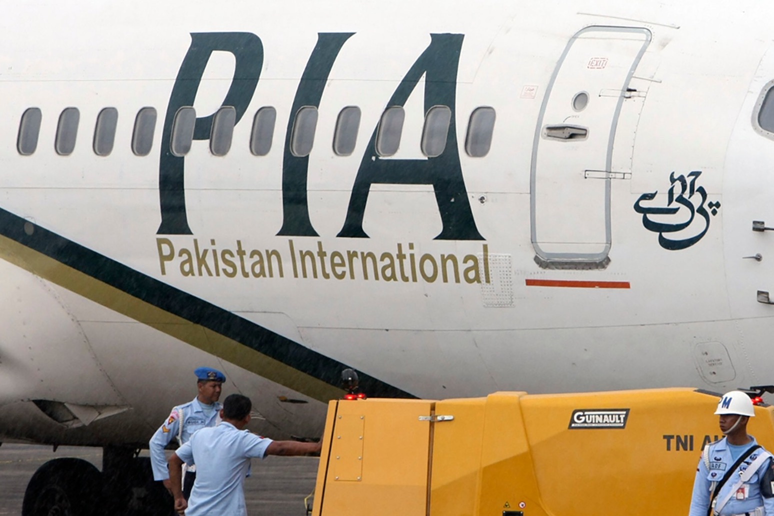 Pakistan plane crashes near Karachi 