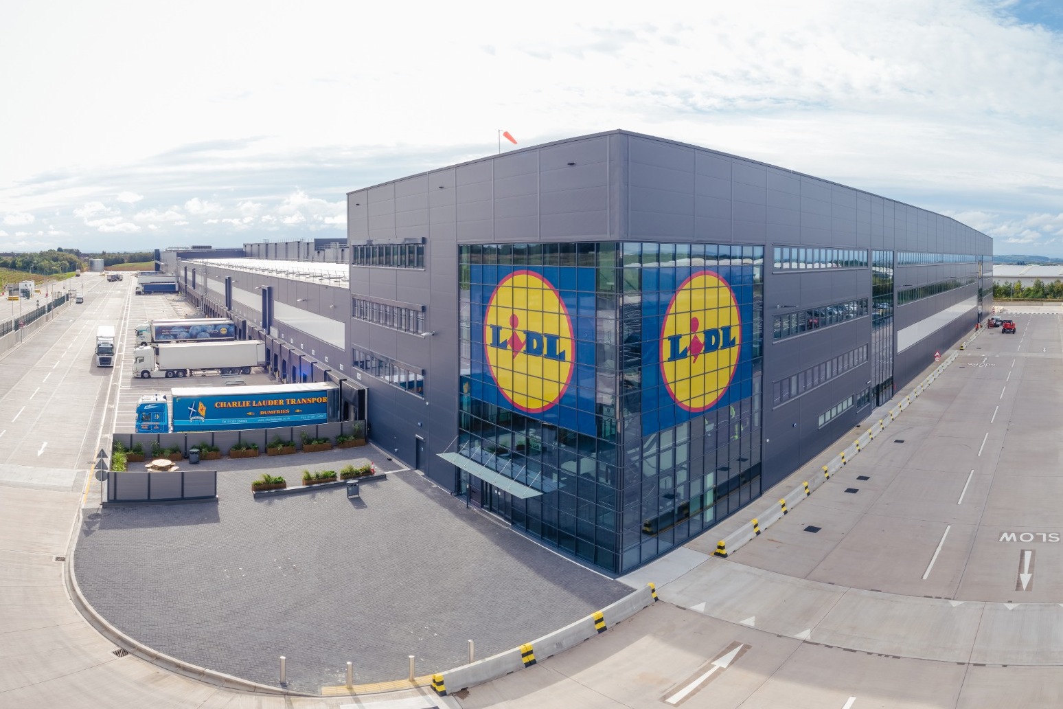 Lidl increases pay rates for all store and warehouse workers 