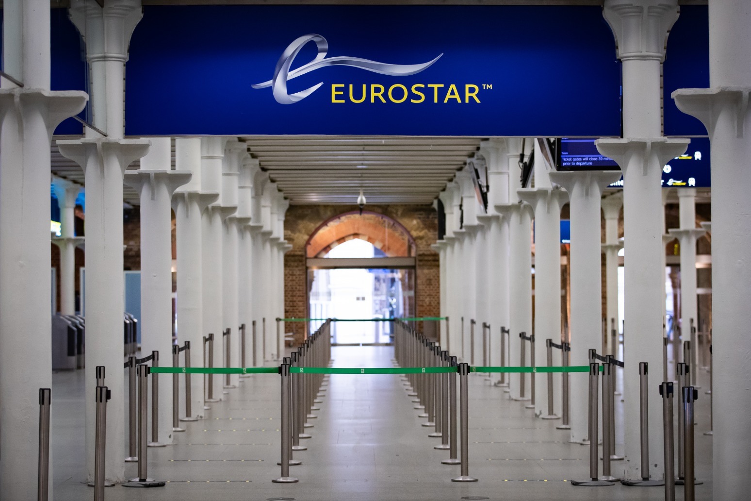 Eurostar security guards call off strikes amid pay talks 