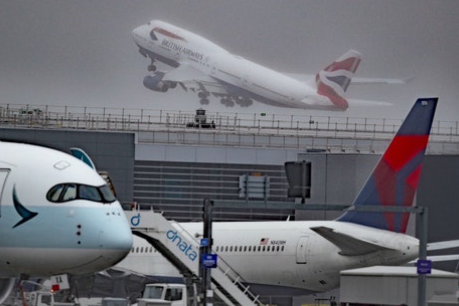 Boeing 747: BA’s Queen Of the Skies depart from Heathrow in final flights 