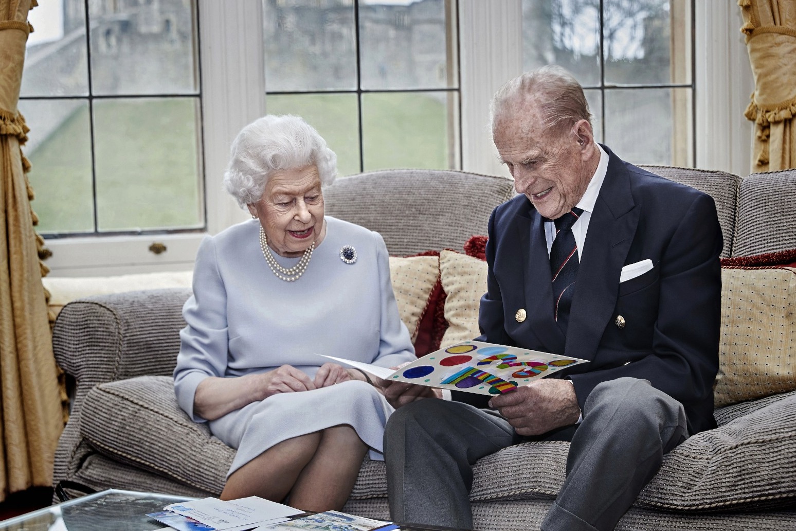 Queen and Duke of Edinburgh mark wedding anniversary with new photo 