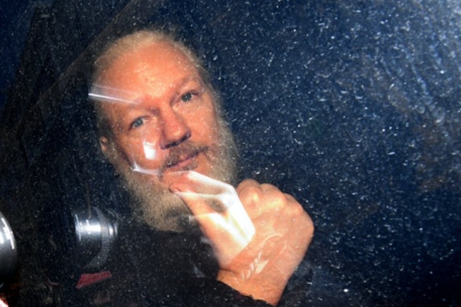 Judge rejects US request to extradite Julian Assange 